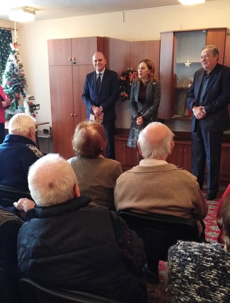 Вицепремиерът Марияна Николова и министър Бисер Петков посетиха дома за възрастни хора в Горна баня