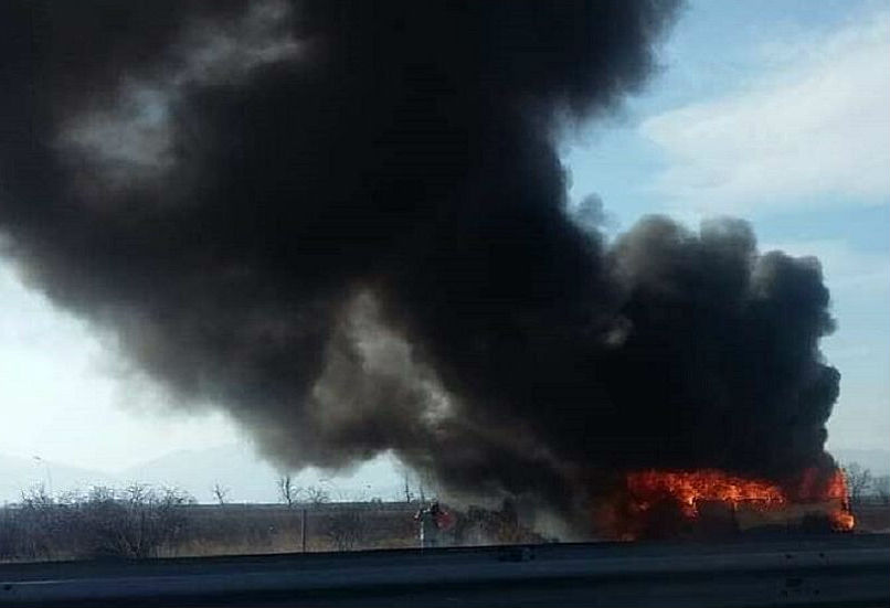 Бус изгоря на магистрала „Тракия“, до разклона за Цалапица