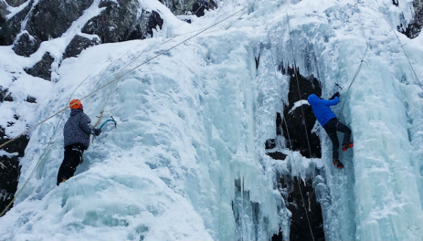 Алпинисти изкатериха замръзналия Боянски водопад