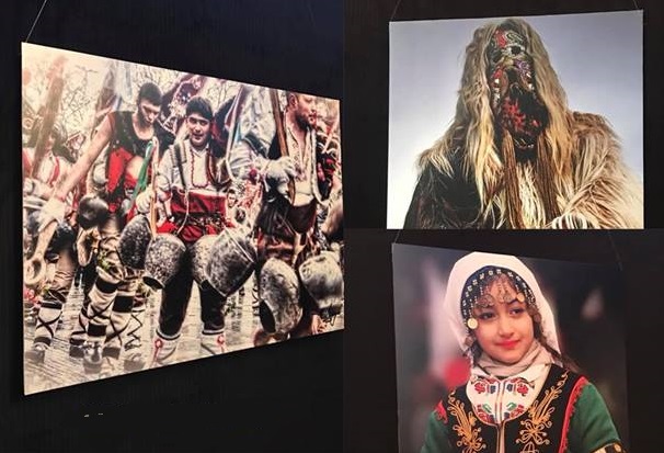 Трима пернишки фотографи показват Сурва в Чикаго