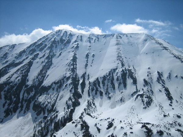 Край връх Тодорка степента от лавинна опасност е висока