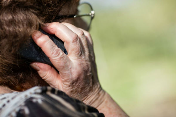 Без прецедент: Задържаха 80-годишна жена, участвала в опит за телефонна измама