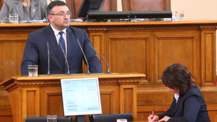 Министър Младен Маринов отговаря пред депутатите за фалшивите ТЕЛК-ове