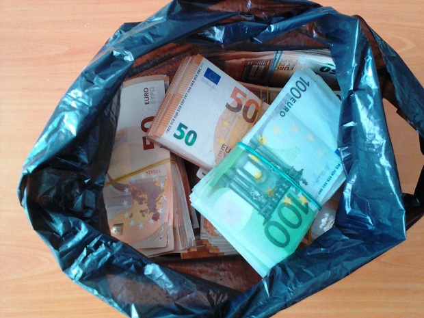 Само за един ден митничари задържаха над 200 хиляди евро недекларирана валута