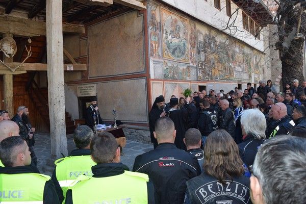 Рокери и полицаи получиха благословия в Бачковския манастир