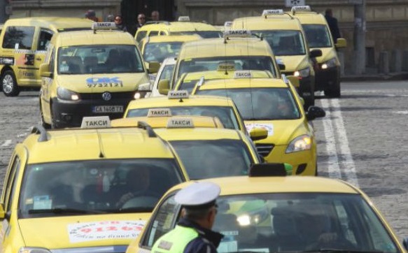 Прокуратурата възложи проверка на евтините превози на "Такси Максим"