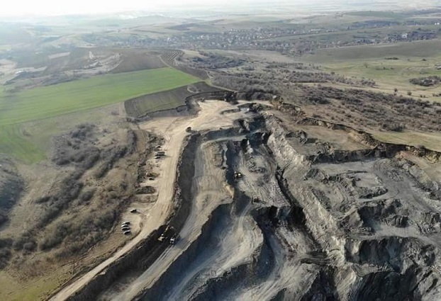 Спират мина на Ковачки, разорала стотици декари земеделска земя