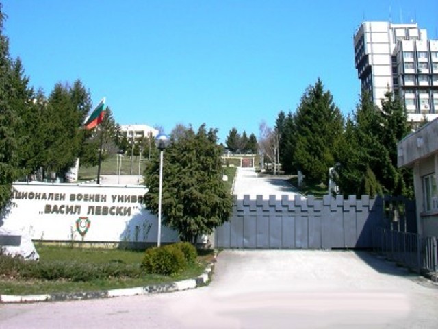Курсантка от военното училище във Велико Търново се самопростреля в гърдите