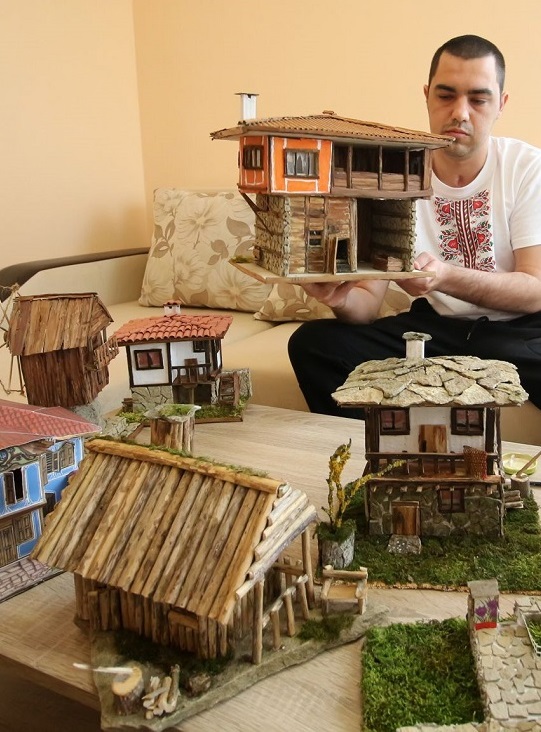 Възрожденски сгради оживяват в макети, дело на млад мъж от Стамболово
