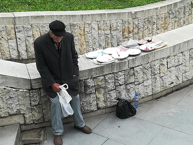 Явлението „Дядо Йордан": Пенсионери от Пловдив разпродават покъщнината си