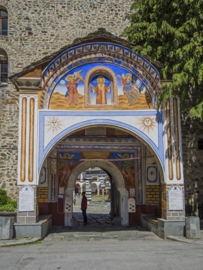 Пътят до Рилския манастир отново е затворен от свлачище