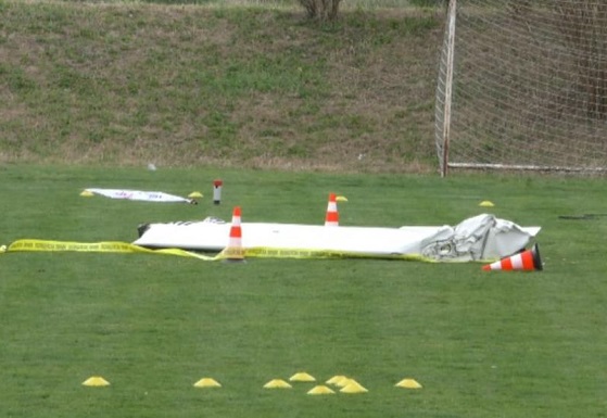 Самолет се разби на стадиона в пловдивското село Оризари