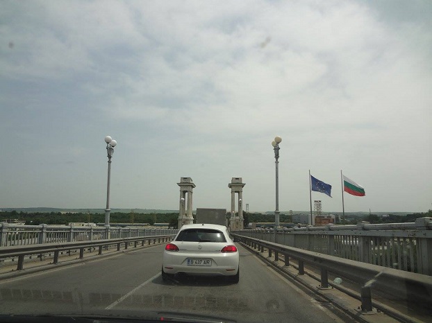 Румънци хукват по празниците към България, Дунав мост отваря всички гишета