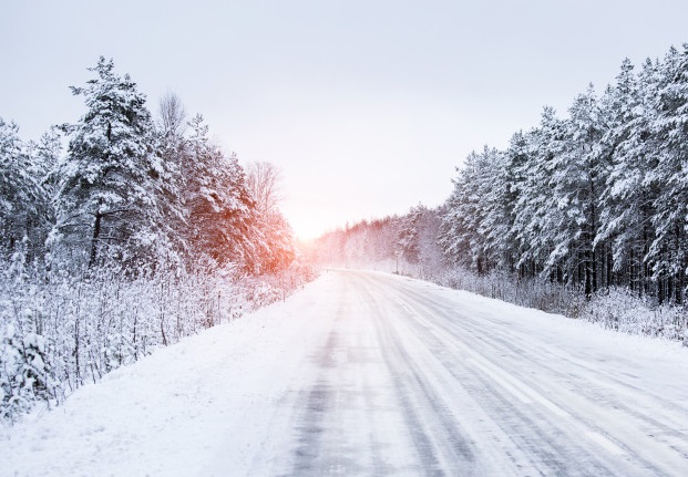 Майски сняг изненада шофьорите в Смолянско