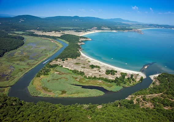 Бургаски ученици и екоинспектори ще чистят устието на река Ропотамо