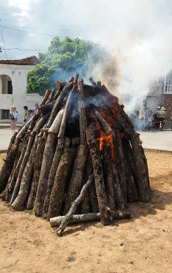 В странджанското село Българи запалиха нестинарския огън