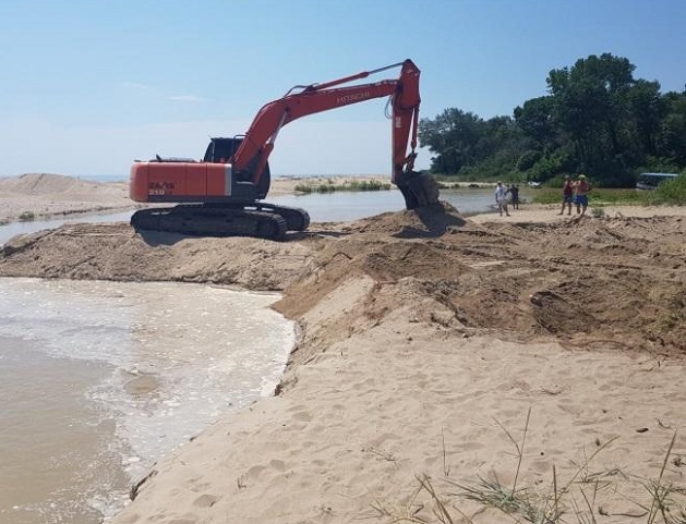 Варненската екоинспекция спря незаконни изкопни дейности в устието на Камчия