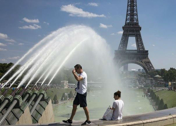 Париж обяви климатично извънредно положение, започна акция по озеленяване на улици и площади
