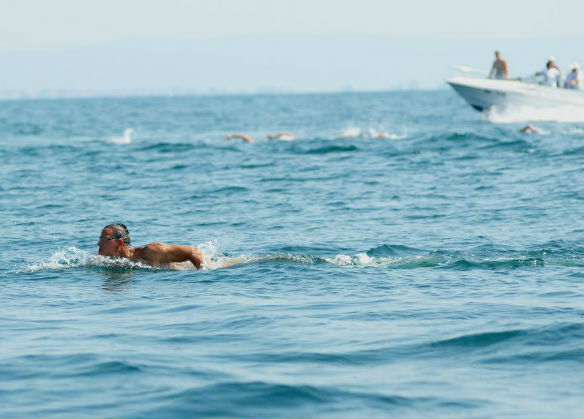 Опит на рекорд: Национален шампион ще преплува Бургаския залив от край до край