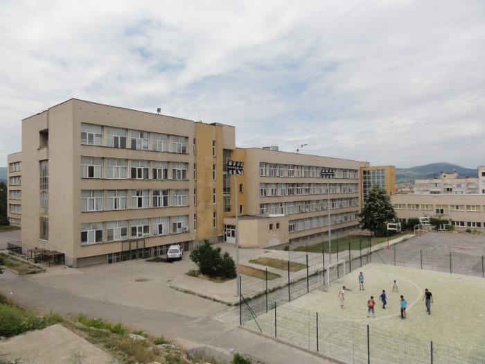 Деца от Родопите напускат училища, заминават на гурбет с родителите