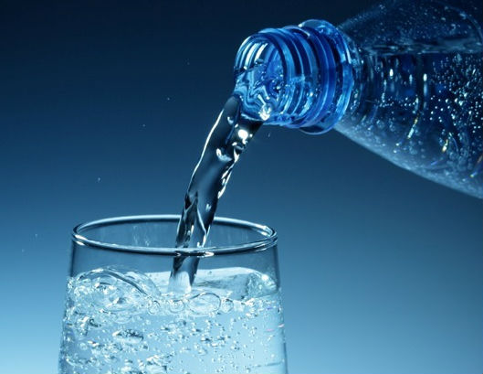 Минералната вода, богата на силиций, извежда токсините от тялото