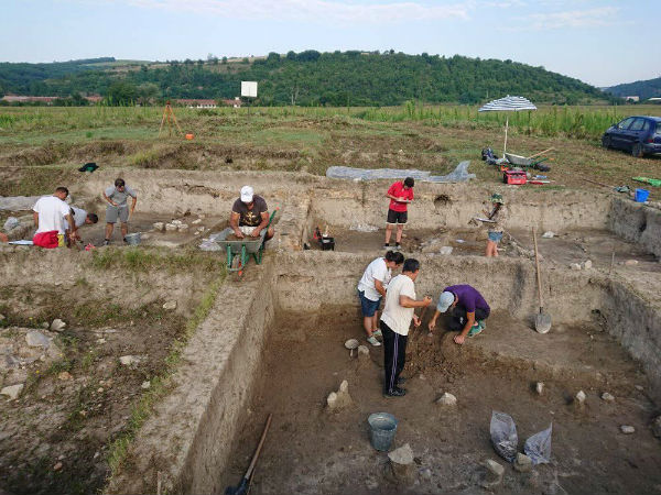 Приключиха археологическите разкопки на селищната могила до русенското село Бъзовец