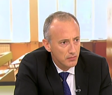 Министър Вълчев: Една трета от първолаците не знаят български