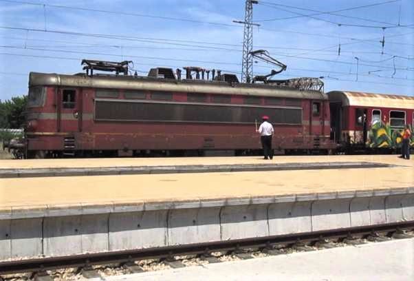 БДЖ спира временно 14 пътнически влака