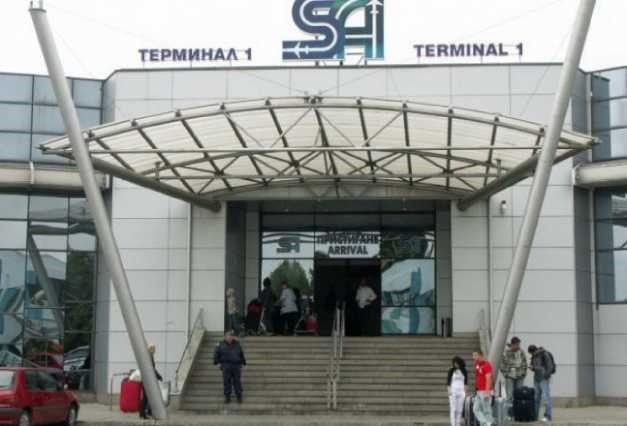 Евакуират пътниците от Терминал 1 на летище София