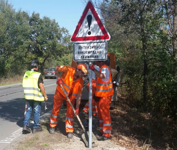АПИ постави нови предупредителни знаци на пътя Бургас - Малко Търново