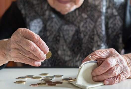 Увеличават пенсиите с 6,6 процента от другото лято