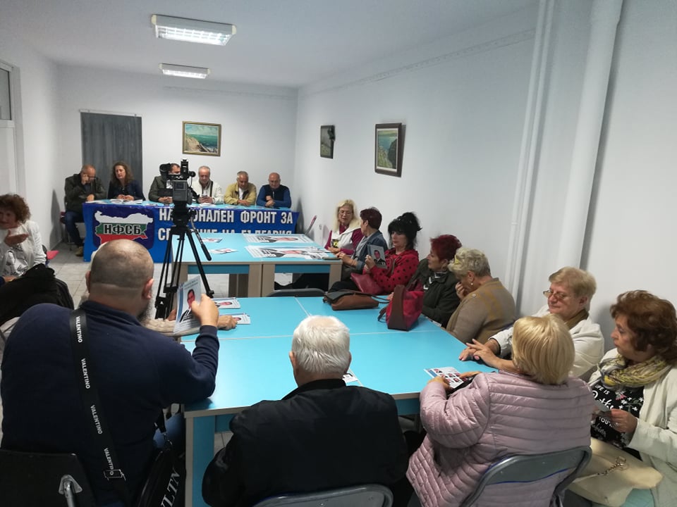 Кандидати за общински съветници на НФСБ се запознаха с проблемите на бургазлии в жк "Лазур"