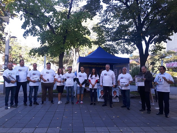 НФСБ подреди предизборна шатра в центъра на Бургас