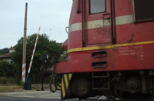 Катастрофа на жп прелез блокира движението на влаковете между София и Варна