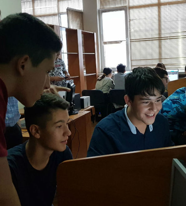 В Седмицата на кодирането ученици от Бургас направиха първи стъпки в програмирането