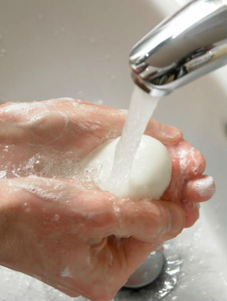 Сапунът и топлата вода унищожават вирусите
