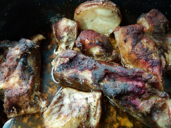 Свински ребра с картофи на фурна
