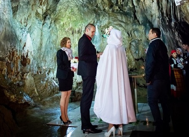 Влюбени избраха да се венчаят на 20.02.2020 г., в 20:00 ч. в Ягодинската пещера