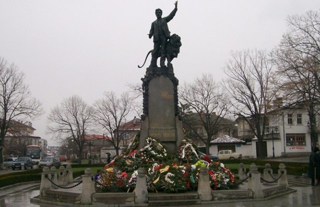 Възпоменателна церемония за Левски в родното му Карлово