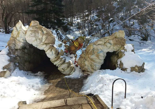 Срути се входният модул над пещерата „Леденика"