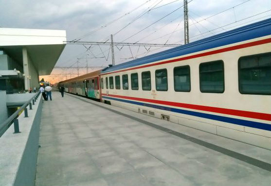 Международният бърз влак София-Истанбул временно спира да се движи