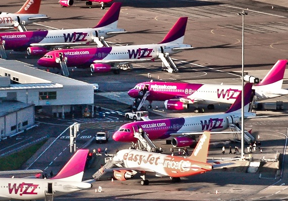 Wizz Air спира полетите и до Полша