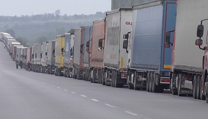 Първият конвой с български камиони тръгна от Нова Горица, Словения