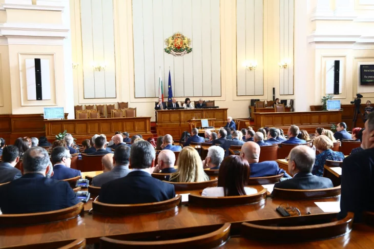 От утре: Народното събрание преминава на работа на извънреден режим
