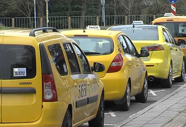 Кризата удари и таксиметровите шофьори