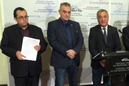 Депутатите от НФСБ даряват половината от заплатата си за борба с коронавируса