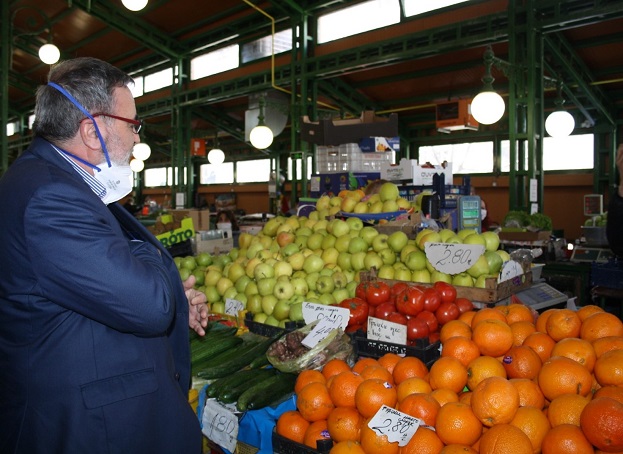 Главният държавен здравен инспектор посети пазара в Стара Загора