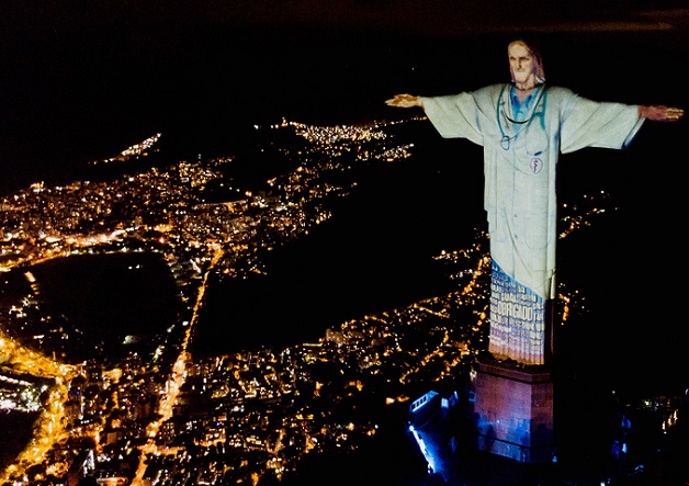 Облякоха в лекарска престилка статуята на Исус Христос в Рио де Жанейро