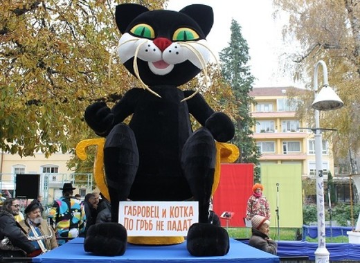 Габровската котка тази година ще е на фестивала с... коронавирус