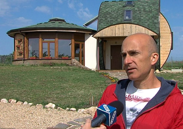 Бургаски архитект измайстори екологична кръгла къща